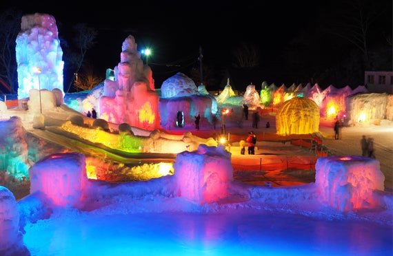 【札幌発/日帰りバスツアー】ライトアップされた幻想的な氷像 夜の2026支笏湖氷濤まつりへ行こう!1